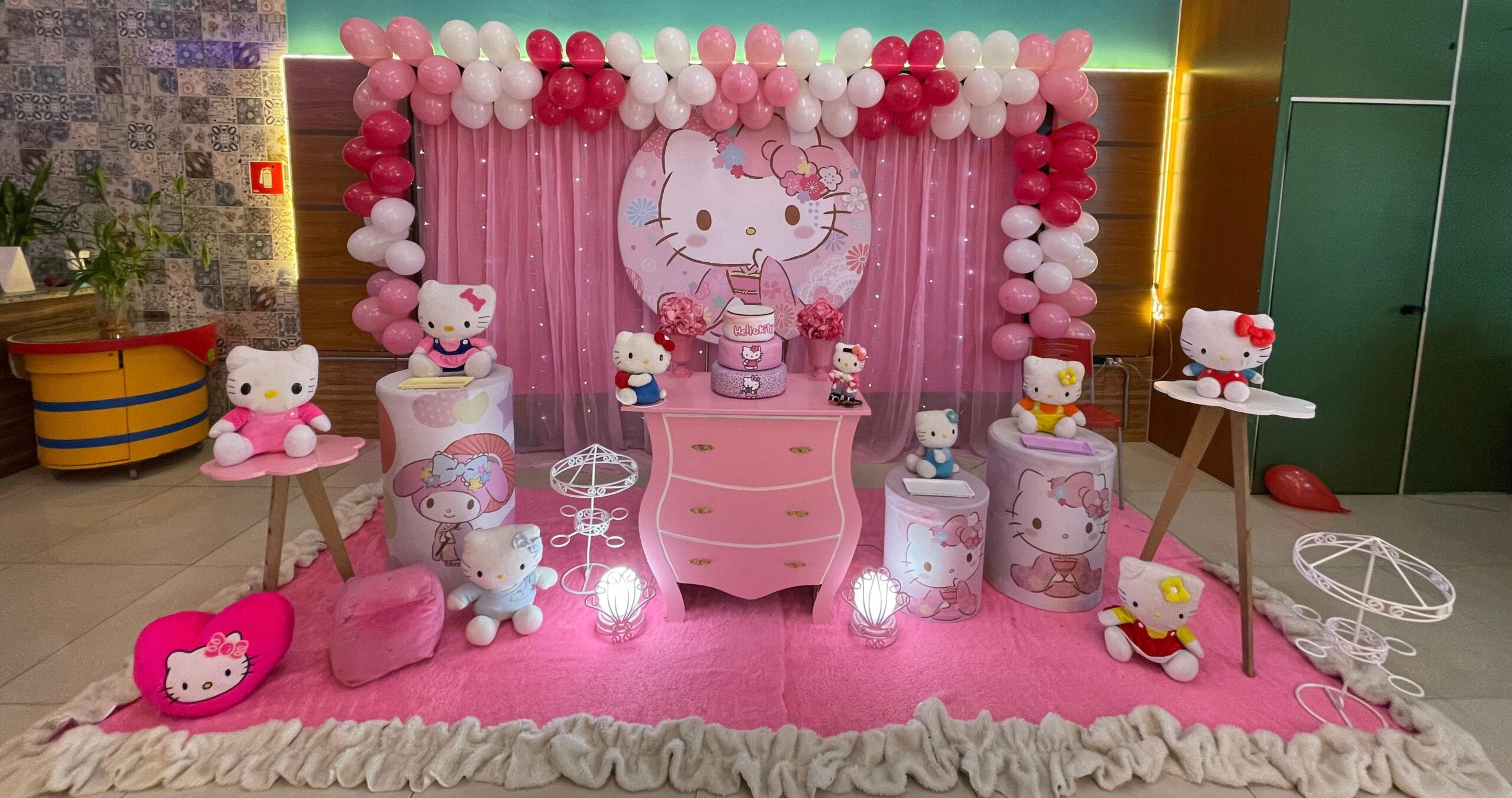 Hello Kitty 1 Mini Table – Família Klasse A